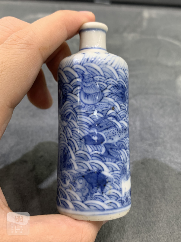 清晚期青花海八怪鼻烟壶 - 图2